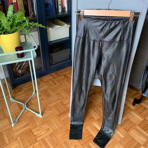 Aritzia Wilfred Free vegan leather Daria leggings